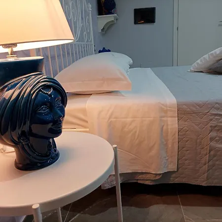 Piedigrotta Luxury Bed and Breakfast *