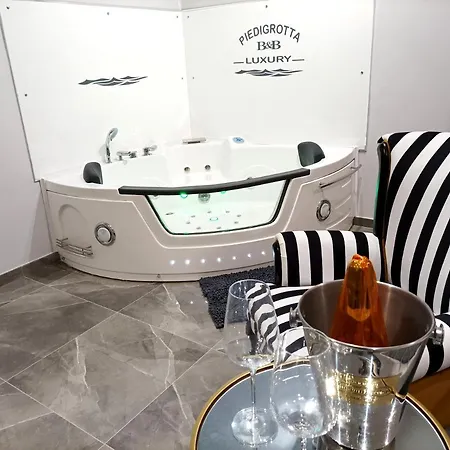 Piedigrotta Luxury Bed and Breakfast *
